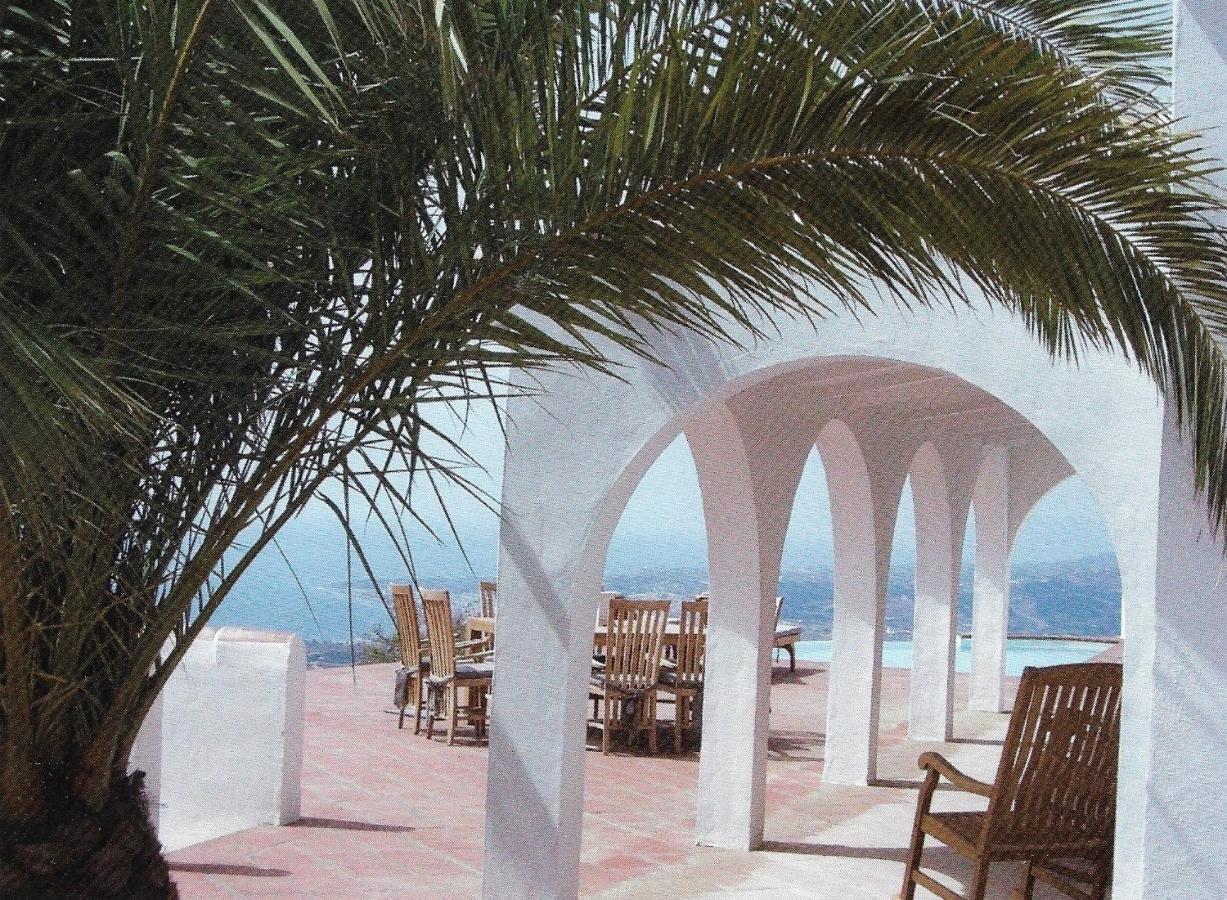 Perla Blanca Sayalonga